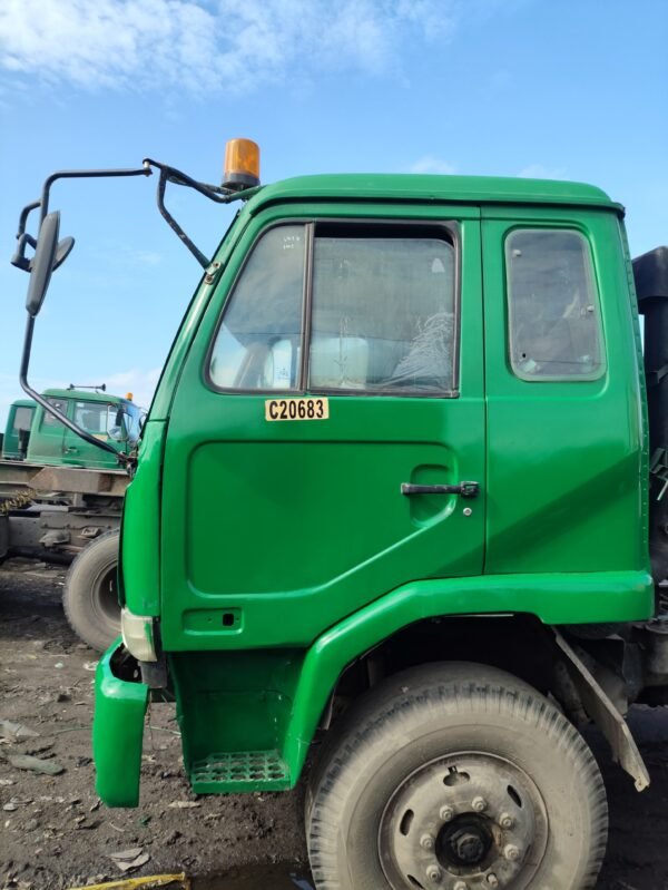 HEAD TRUCK NISSAN CWA B9802JS '94 (include chassis) - Image 2
