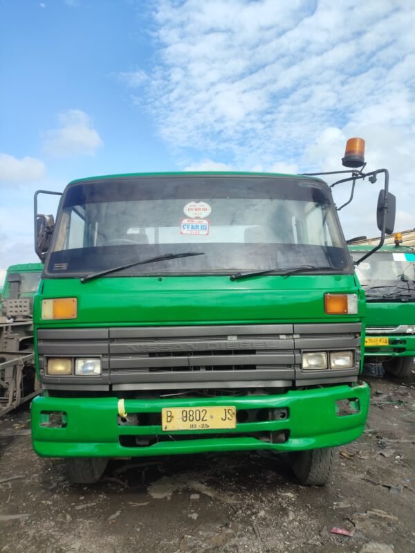 HEAD TRUCK NISSAN CWA B9802JS '94 (include chassis)